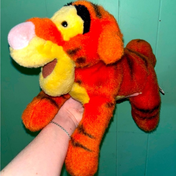 laying tigger Disney - Picture 3 of 6